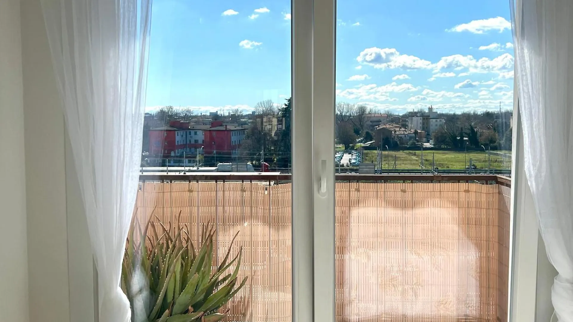 Thomas House On Train Tracks Apartment Venice Italy